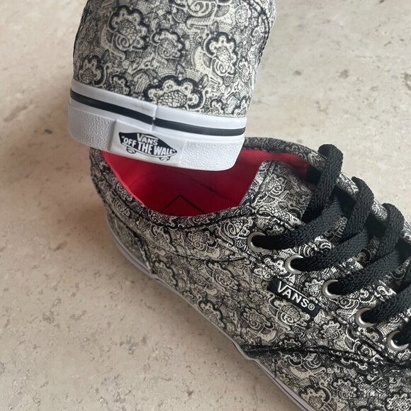 Vans Atwood Black/White Paisley Lace-Up Shoes, Size Women 7.5 - Picture 3 of 6